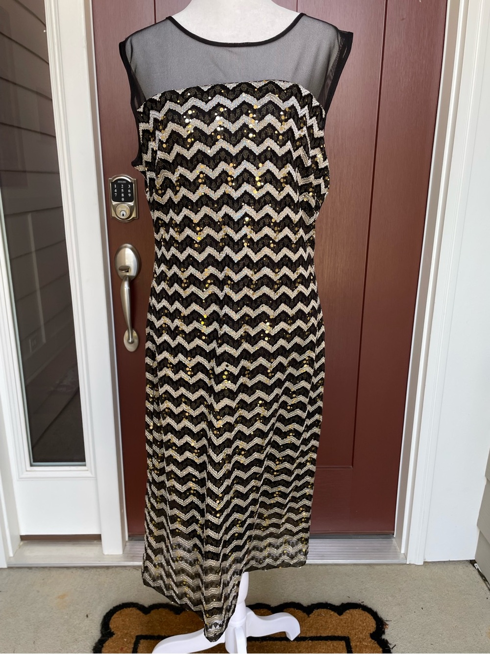 Elegant Black with Gold Sequin Lace Chevron Midi Dress Size 14.